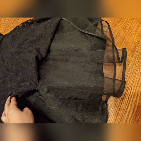 Bebe Francesca Deep V Dress - Picture 4 of 9